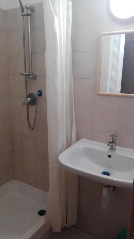 Chambre Triple avec Salle de Bains Privative