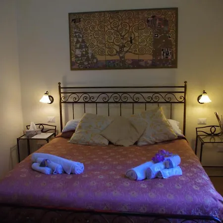 Tucci'S Roma Guest House-3