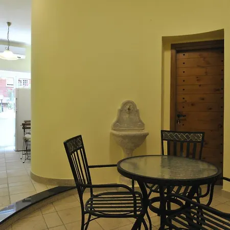 Roma Tourist House-3